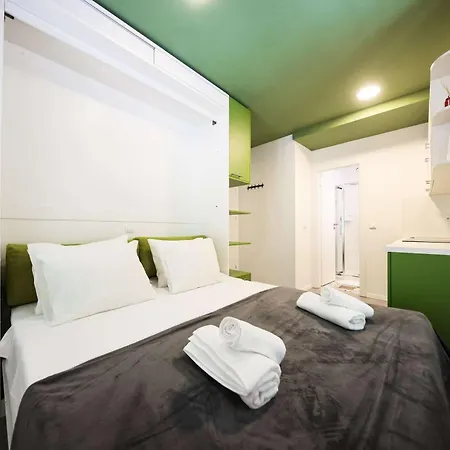 1914 Studio Apartment